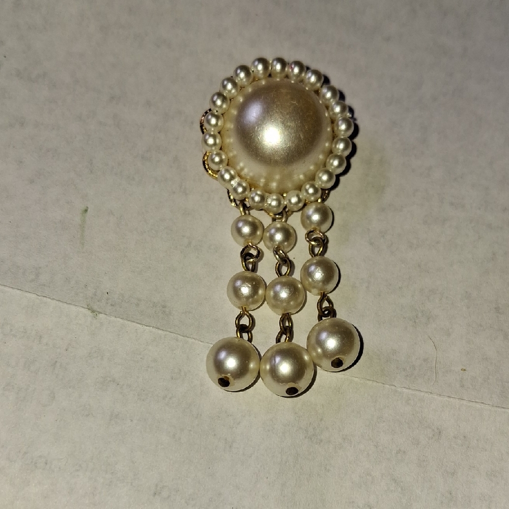 Elegant Pearl Drop Pin